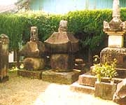 義門寺石塔郡の写真